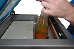 Utilizando a cavidade da máquina a vácuo para embalar líquidos em grandes quantidades
