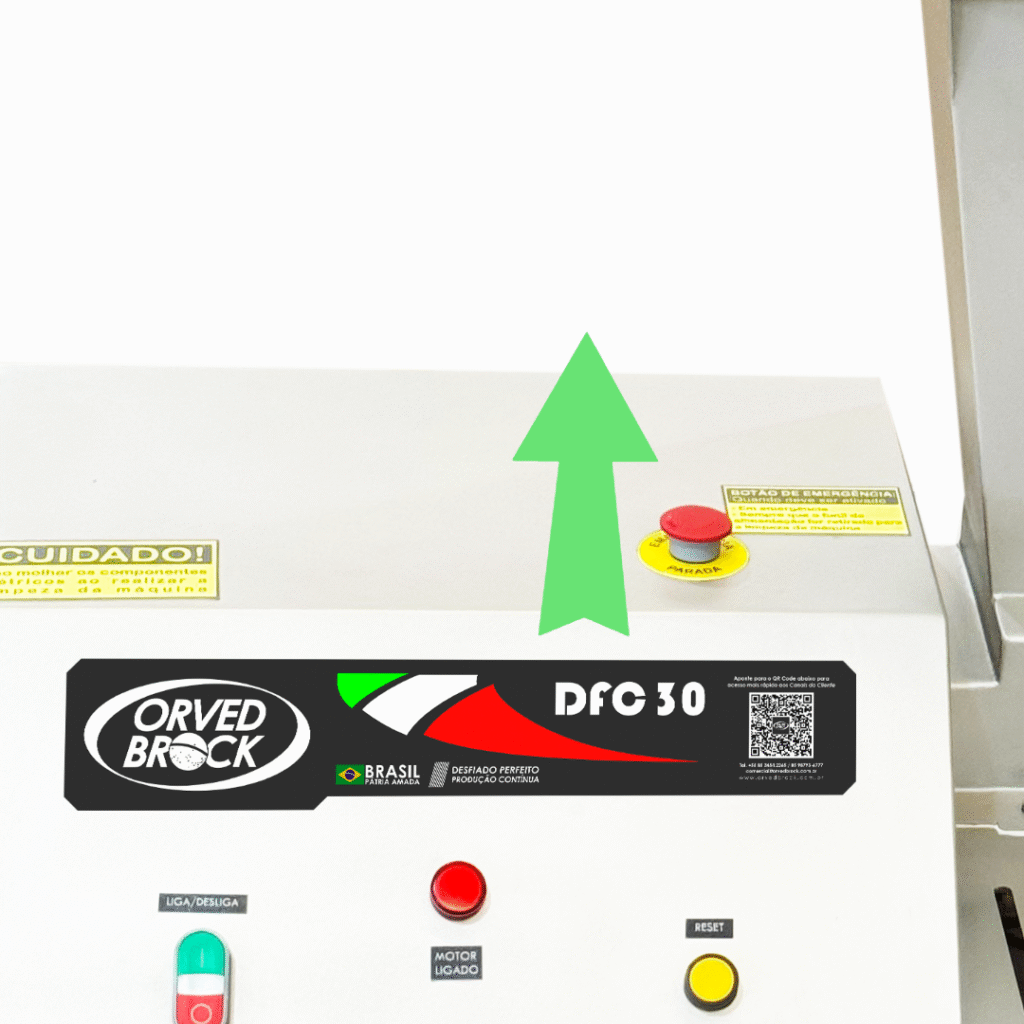 DFC 30 - Puxando o botão de emergência para cima