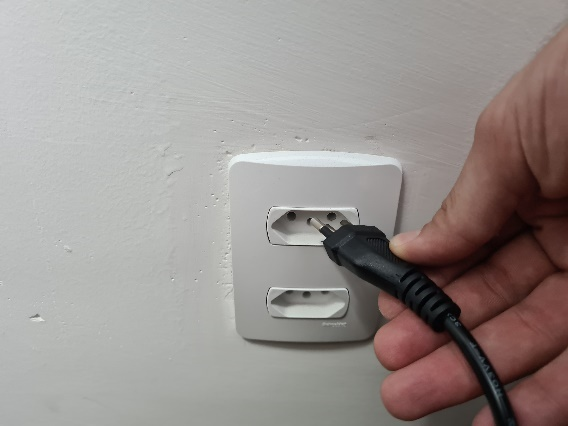 11. Conecte o plug na tomada