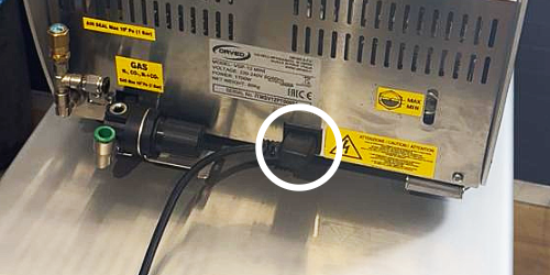 Passo 1: Conectando o cabo de alimentação no equipamento